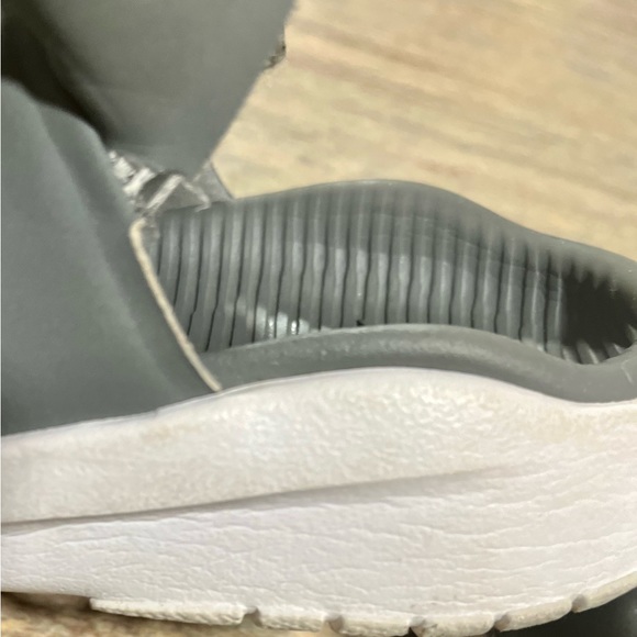 Nike open toe strapped sandals - Picture 3 of 15